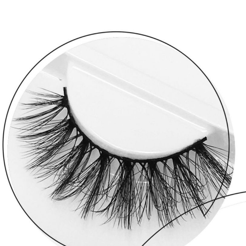 Lashes - Picture 6 of 9